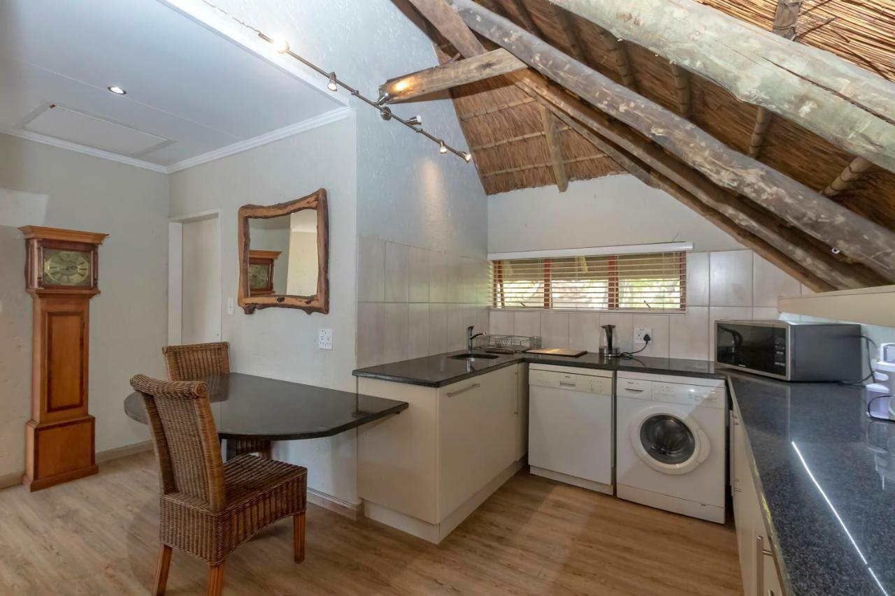 50 On Shepherd Boutique Guest House Сандтон Екстер'єр фото