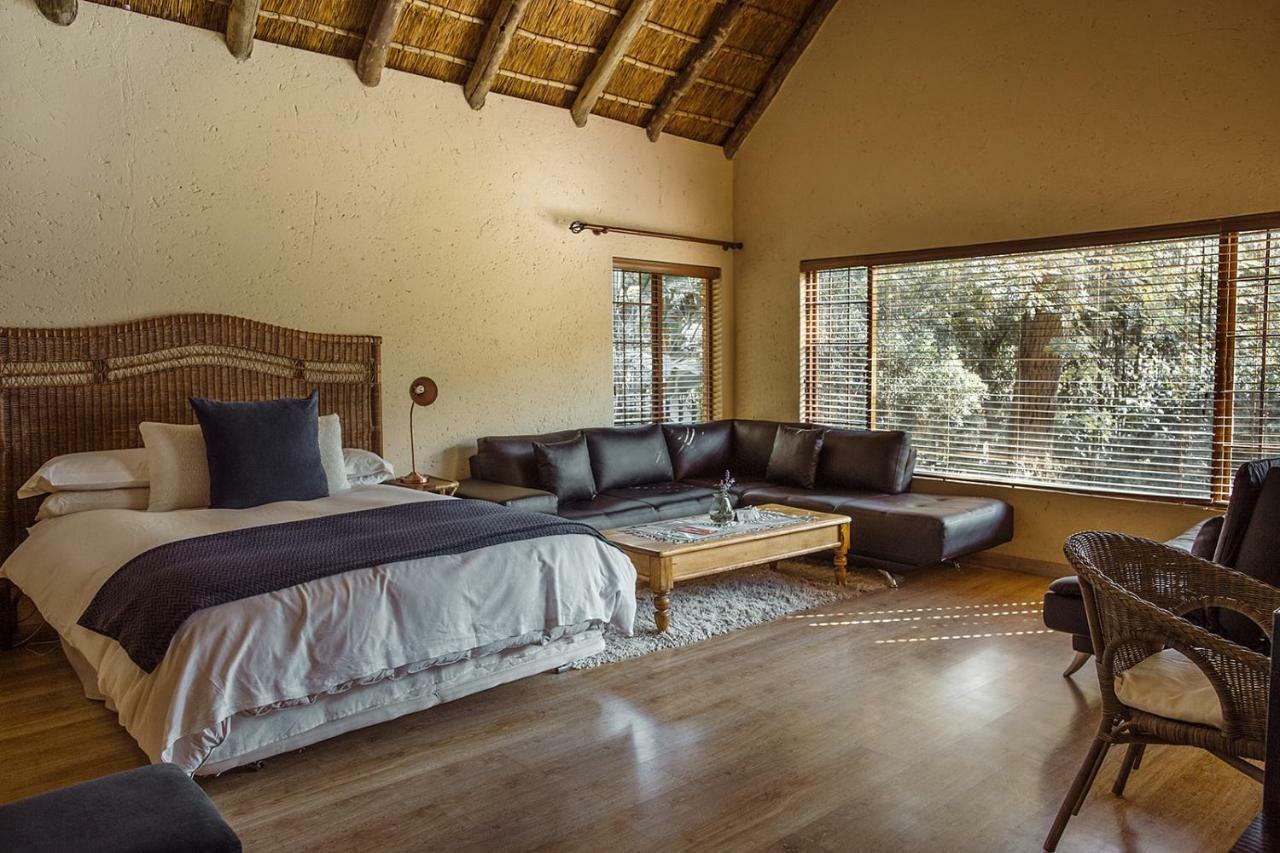 50 On Shepherd Boutique Guest House Сандтон Екстер'єр фото